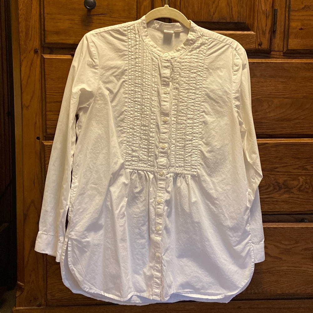 White Gap button down tunic. Long sleeved. Size M